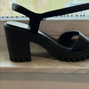 Madden Girl Black Platform Sandals/size 8 Us/ first owner